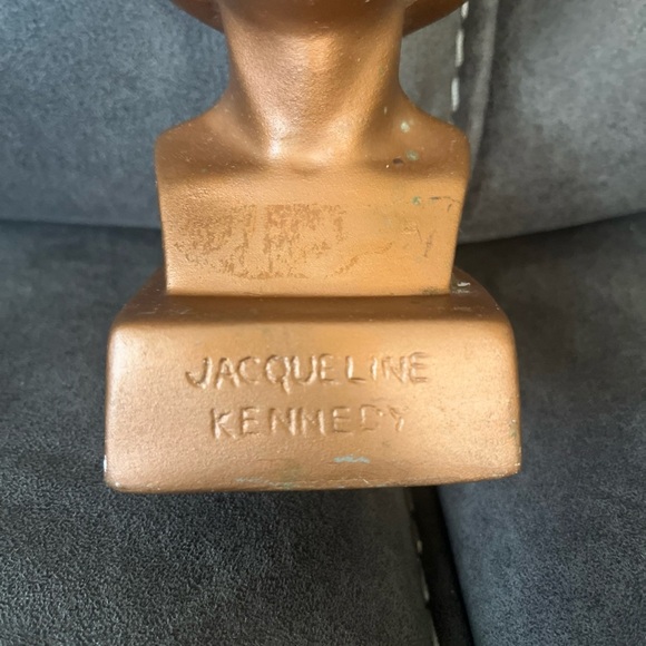 John and Jacqueline Kennedy Busts - Picture 14 of 15